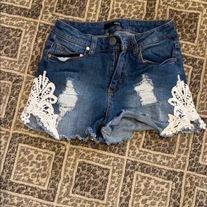Jean shorts with lace